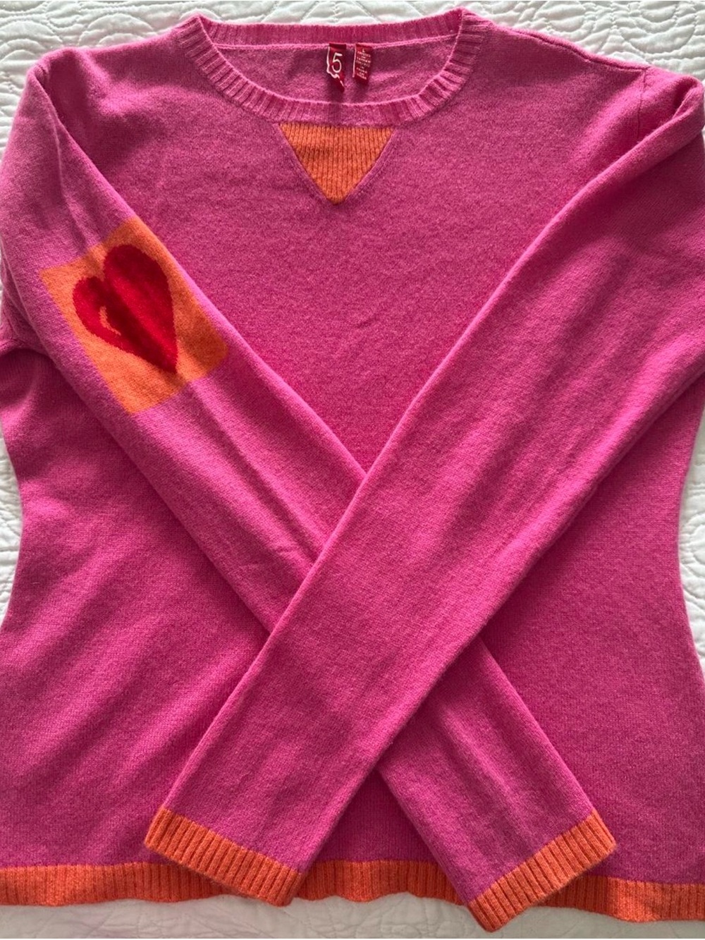 A stunning 525 America premium cashmere crewneck sweater. L Retail 250$